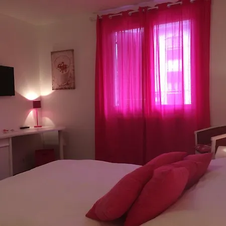 Hotel De La Paix 2*